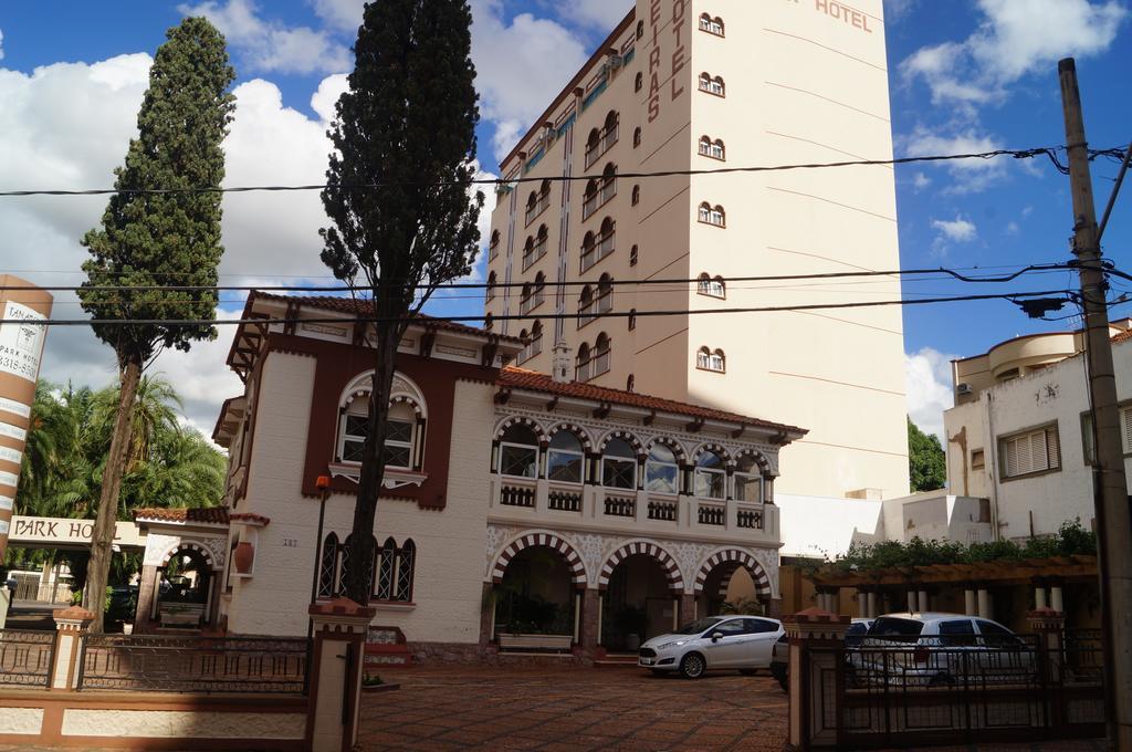 Tamareiras Park Hotel Убераба Екстериор снимка