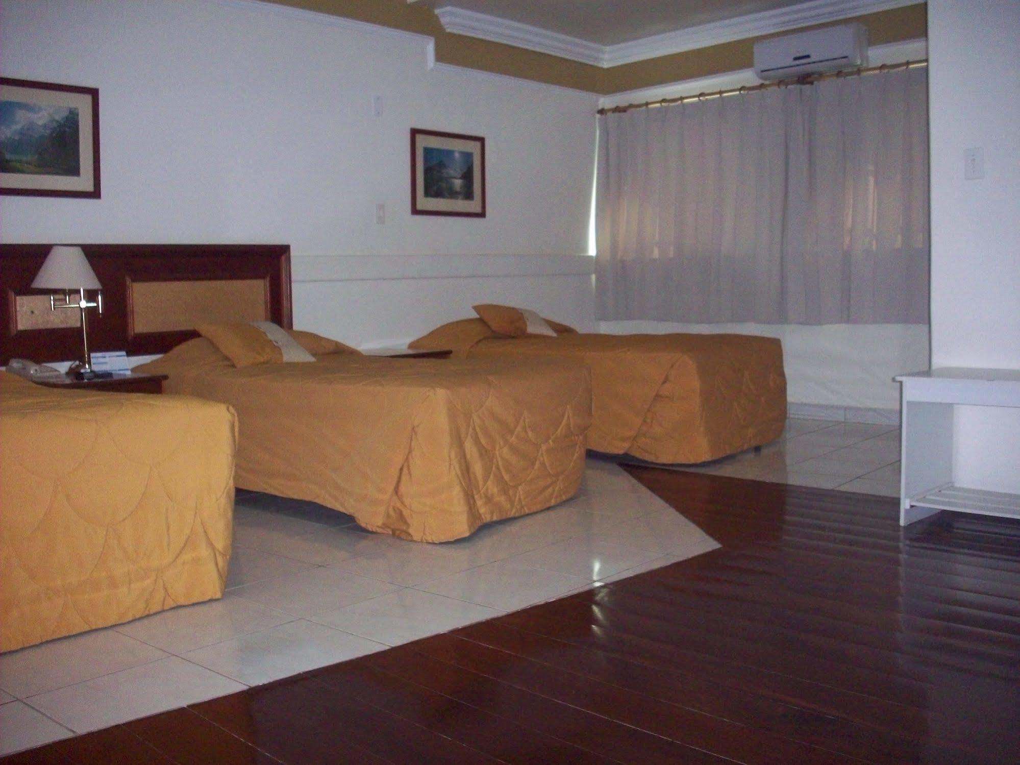 Tamareiras Park Hotel Убераба Екстериор снимка